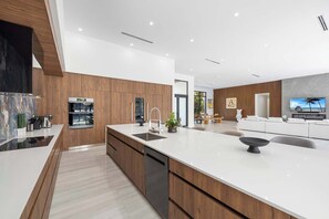 Interior - Villa Pesara by Rove Travel Luxury Riverfront (Fort Lauderdale)