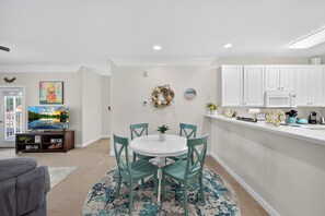 Interior - Crow Creek 1323 (Calabash)