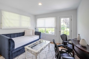 Interior - Driftwood Cottage by Rovetravel 3BR Quiet Cottage (East Hampton)