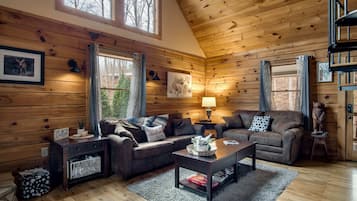 Chalet (2 Bedrooms) | Interior
