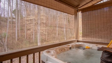 Chalet (2 Bedrooms) | Front of property