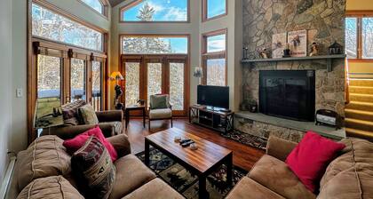 CR6 C6 Renovated Townhome a Short Walk From the Slopes Pool gym Passes
