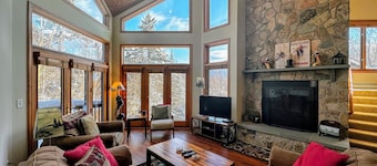 CR6 C6 Renovated Townhome a Short Walk From the Slopes Pool gym Passes