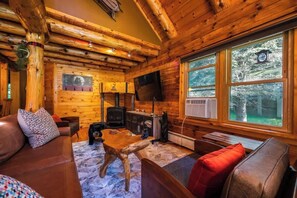 Chalet (3 Bedrooms) | Interior - Authentic Log Cabin Short Walk to Lake & Hideout (Lake Ariel)