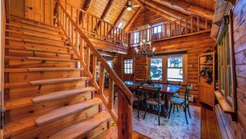 Chalet (3 Bedrooms) | Interior