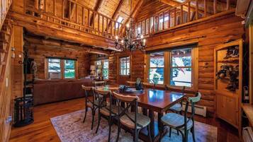Chalet (3 Bedrooms) | Interior