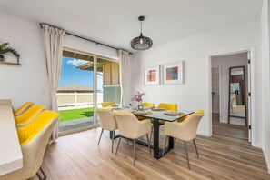 Interior - Marbella Lane - Stylish House Impressive Views (Waianae)