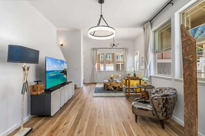 Interior - Marbella Lane - Stylish House Impressive Views (Waianae)