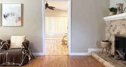 Marbella Lane - Charming 4BR Bungalo for Relaxing Retreat