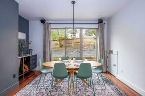 Interior - Evergreen Retreat A 30 Night Minimum (White Salmon)
