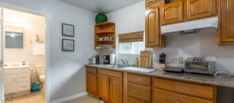Marbella Lane - 2BR Guest House Dtwn RWC Pking