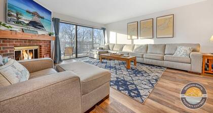 Lake Geneva Condo With Pool, Fireplace & Parking