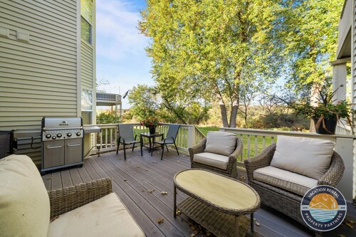 Pool, Beach Walk & Lake Views in Fontana