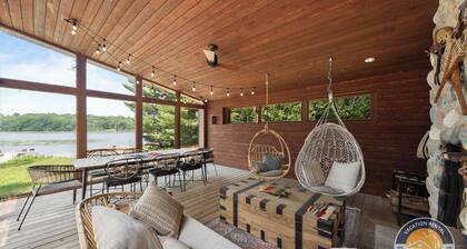 Lakefront 4-bedroom Retreat With Hot Tub