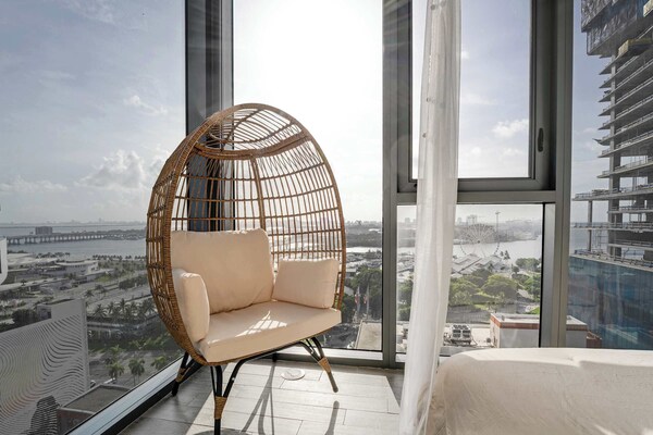 Downtown Miami 2br Skyline Bay View Balcony Corner Suite Luxepad - Hard Rock Stadium - Miami Gardens