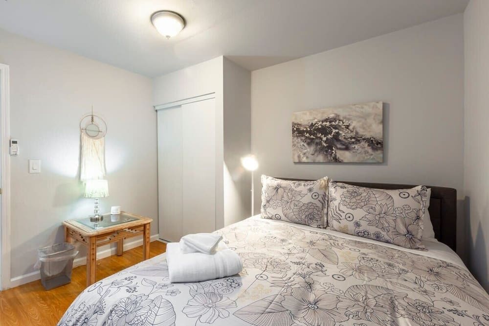 Marbella Lane - 2BR Guest House Dtwn RWC Pking