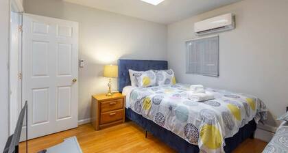 Marbella Lane - 2BR Guest House Dtwn RWC Pking