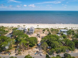On the beach - Pet-Friendly Gulf-Front 3BR with Screened Porch (Alligator Point)