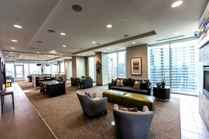 Interior - Midtown Atlanta 1BR Skyline Balcony Corner Suite by Piedmont Park Luxepad (Atlanta)