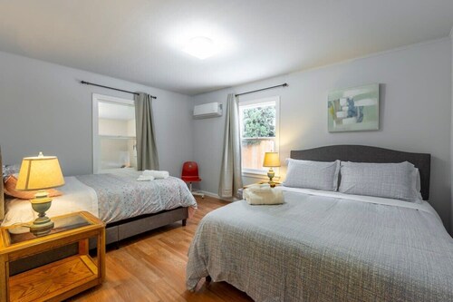 Marbella Lane - 3BR House Dtwn RWC Parking