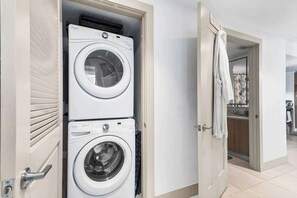 Interior - Brickell 1BR Skyline Balcony Corner Suite Walkable to City Centre Luxepad (Miami)