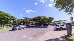 A parking lot with cars, a 'No Parking' sign, and a 'Zoo' sign. - Marbella Lane - Waikiki Studio Beach 15 Steps (Honolulu)