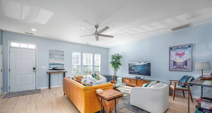 Modern 3-br Townhome w Private Backyard Near RTP