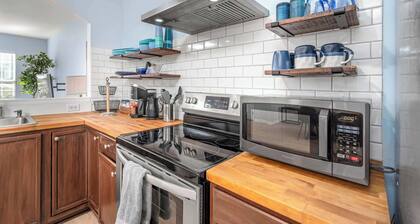 Modern 3-br Townhome w Private Backyard Near RTP