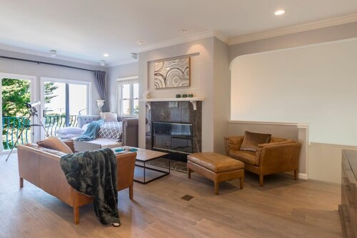 Marbella Lane - Knoll Top Property With Hottub