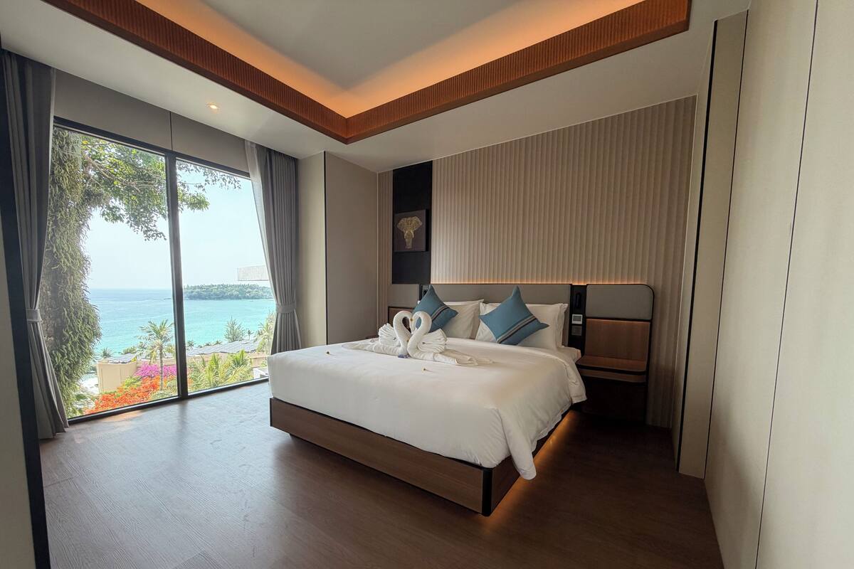 Premium Double Room, 1 King Bed, Patio, Sea View