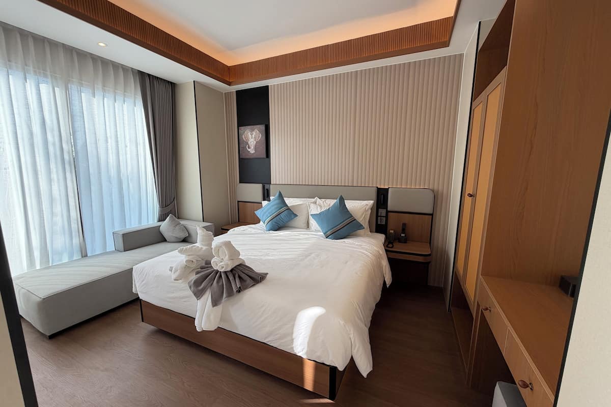 Luxury Double Room, 1 King Bed, Balcony, Courtyard View