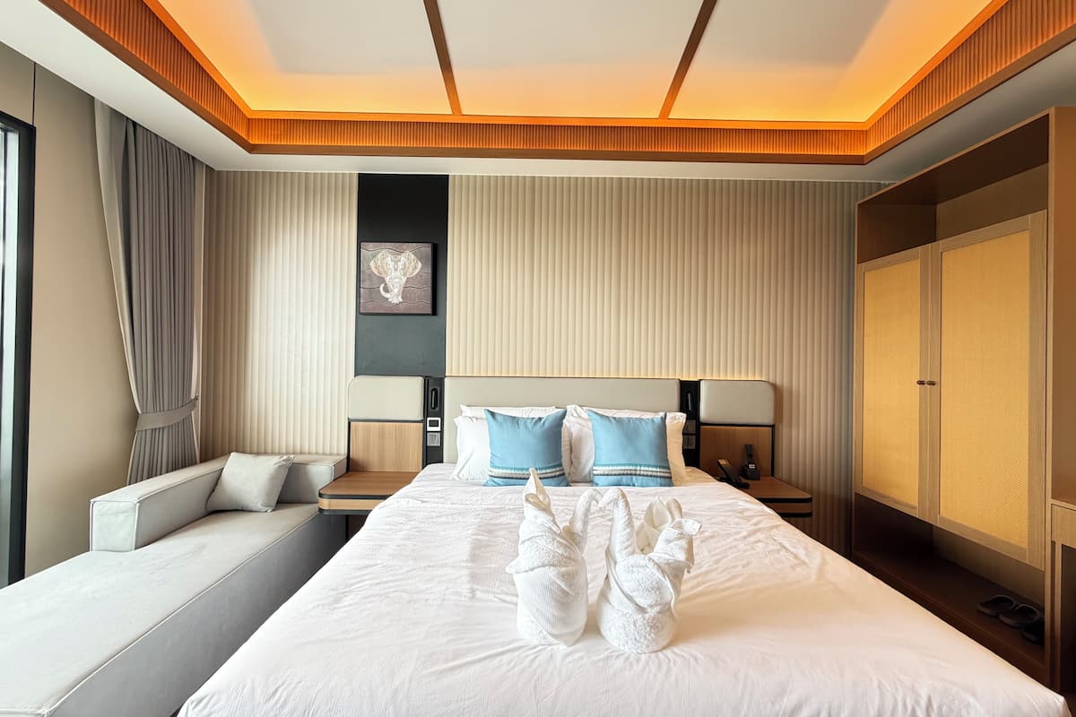 Exclusive Double Room, 1 King Bed, Balcony, Pool View | Safe