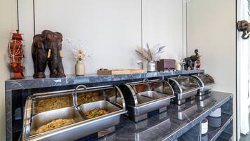 Daily cooked-to-order breakfast for a fee