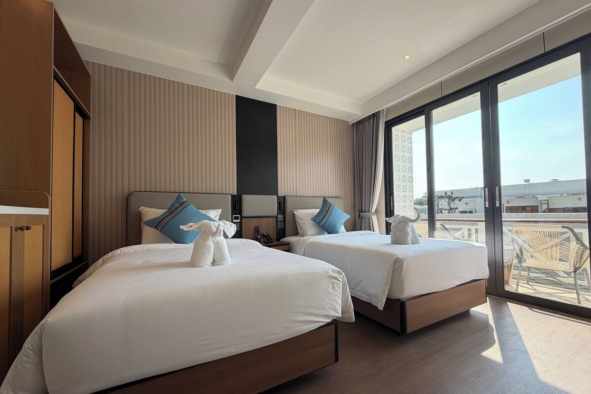 Luxury Double Room, 1 King Bed, Balcony, Sea View