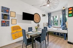 Dining - Apt Suite 125 shared pool & sun terrace, Gardone Riviera, Italy (Gardone Riviera)