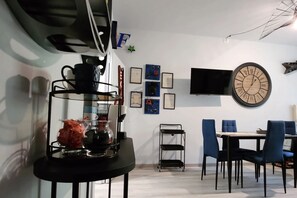 Dining - Apt Suite 125 shared pool & sun terrace, Gardone Riviera, Italy (Gardone Riviera)