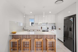 Fridge, microwave, oven, stovetop - 4 Allura Circuit Coolum Beach (Coolum Beach)