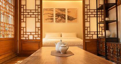 Bukchon Hanok detached house - Old Palace, Inwangsan Mt - Garden and Tradition