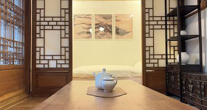 Bukchon Hanok detached house - Old Palace, Inwangsan Mt - Garden and Tradition