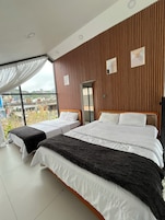 Vila, 2 quartos, piscina particular | Escrivaninha, roupa de cama