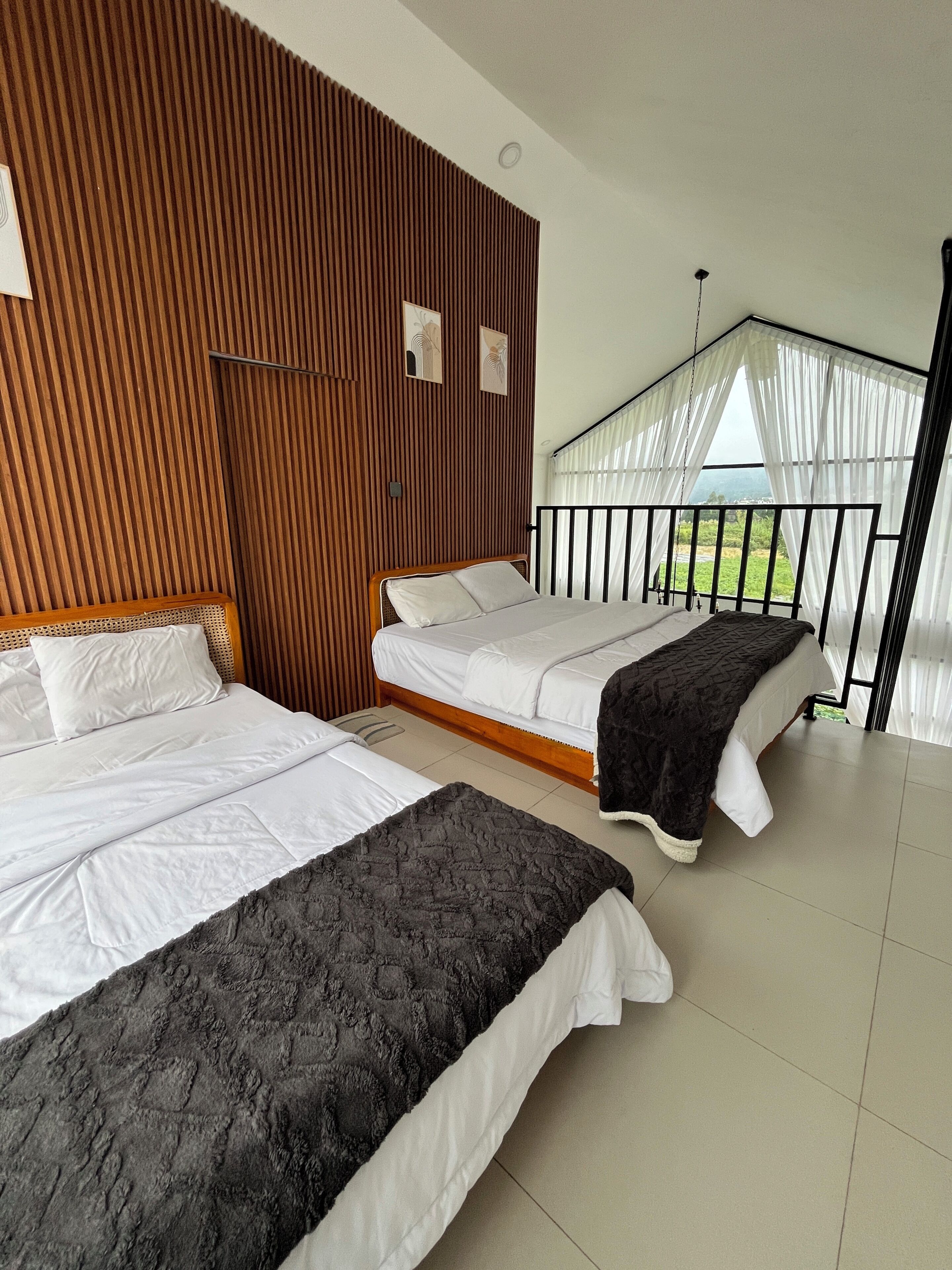 Desk, bed sheets
