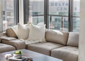 TV - Sky-High Views Lux-2bd/2ba-Rooftop Pool-HTub-Gym (Salt Lake City)