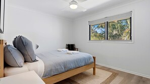3 bedrooms, iron/ironing board, free WiFi, bed sheets - Coastal Cove by Experience Jervis Bay (Huskisson)