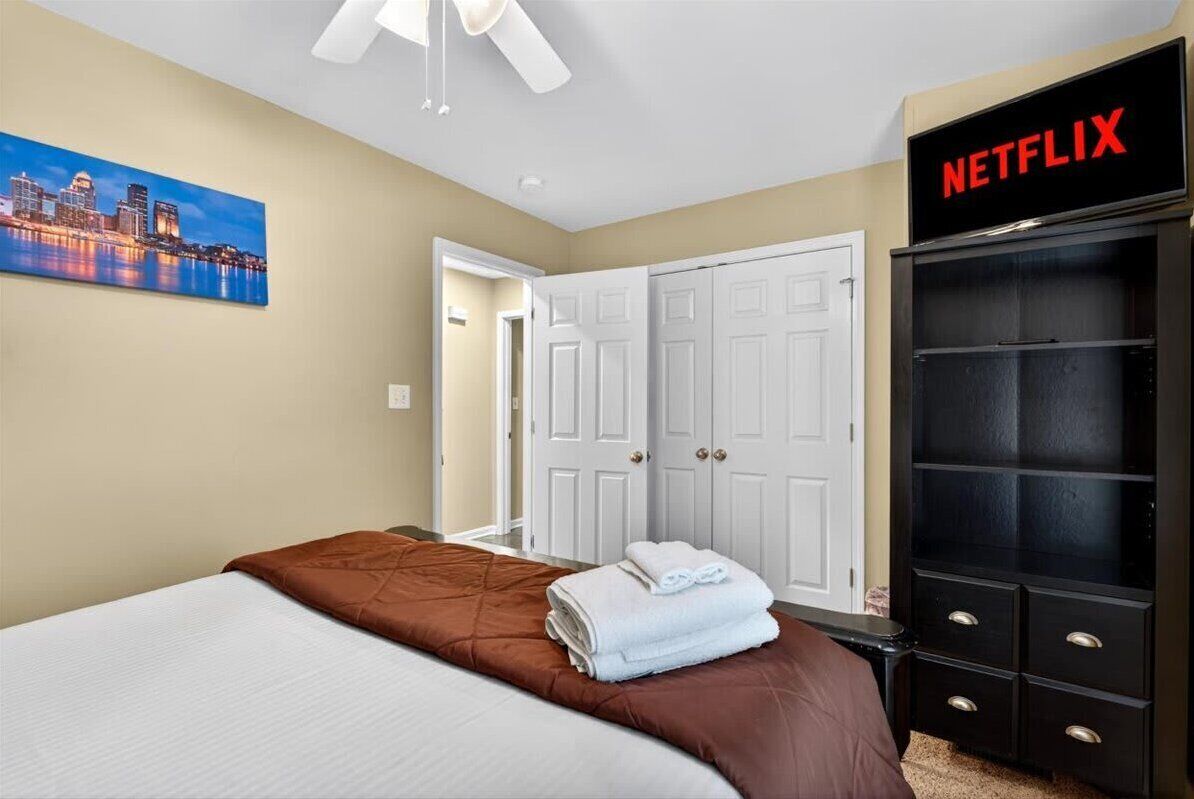 3 bedrooms, iron/ironing board, WiFi, bed sheets