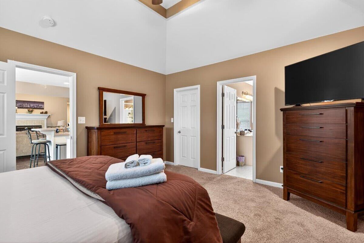 3 bedrooms, iron/ironing board, WiFi, bed sheets