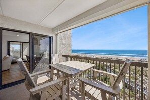 Outdoor dining - Luxury Oceanfront 2 bed 2 bath Condo - Stunning (Fernandina Beach)