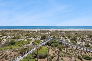 On the beach - Luxury Oceanfront 2 bed 2 bath Condo - Stunning (Fernandina Beach)