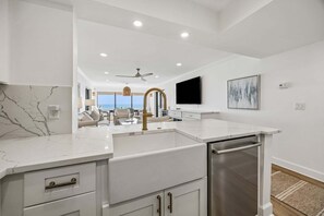 Interior - Luxury Oceanfront 2 bed 2 bath Condo - Stunning (Fernandina Beach)