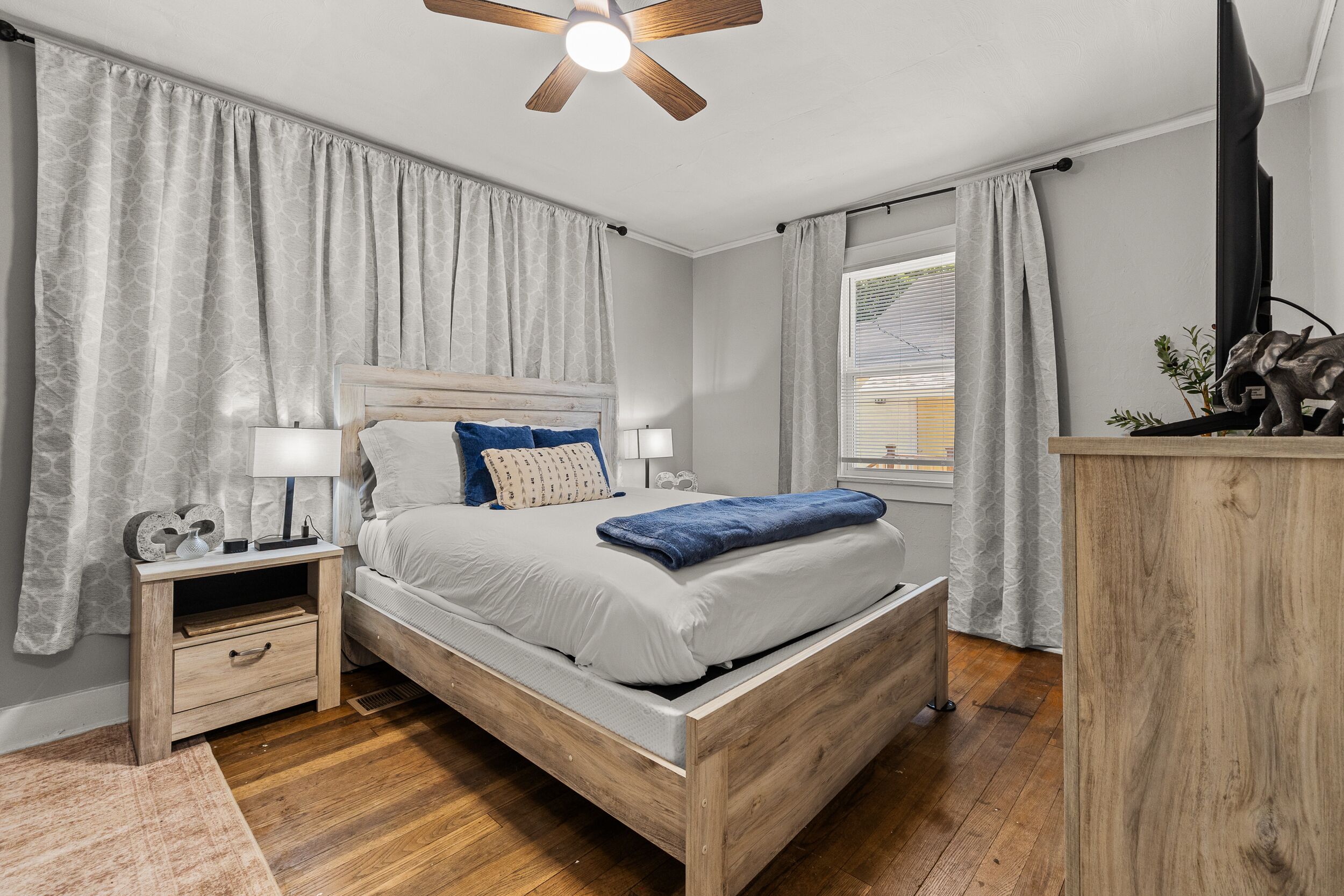 2 chambres, fer et planche à repasser, accès au Wi-Fi (inclus)