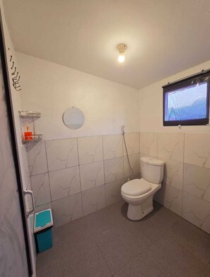 Family Cabin | Bathroom - Cabin Dieng Db (Banjarnegara)